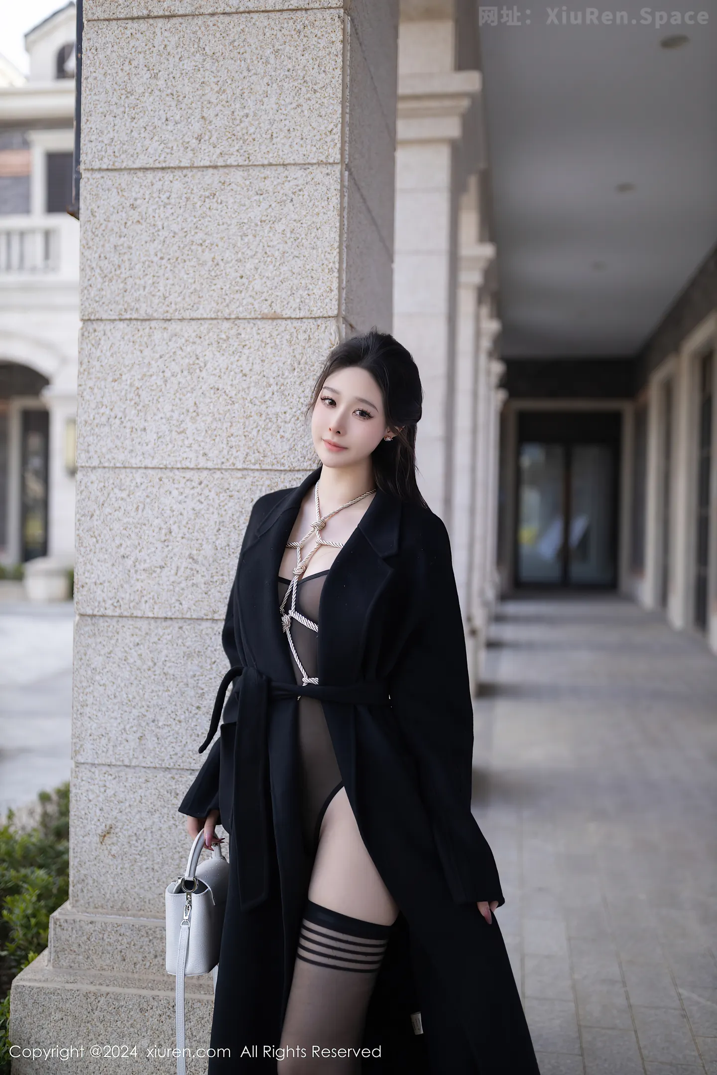 图片[3]-[XiuRen秀人网]VOL.8552 模特小逗逗性感黑色薄纱连体衣情趣捆绑秀惹火身材撩人诱惑写真80P-秀人网官方网站